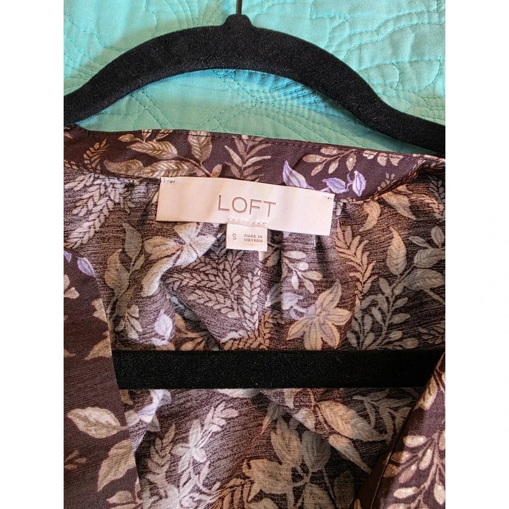 LOFT Brown Floral V-Neck Puff Sleeve Blouse Lavender Tan Print S 771323